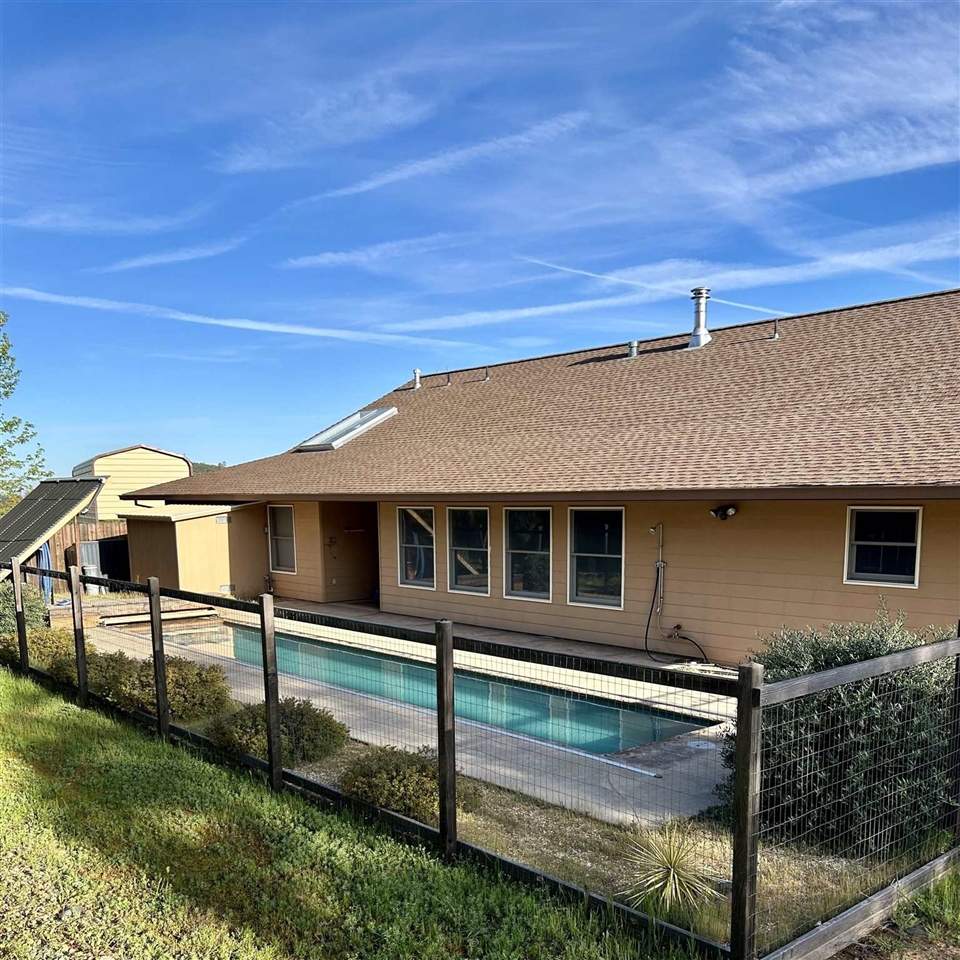 16554 Cocoran Gray Road Groveland, CA 95321 - Photo 17 of 38 View of swimming pool
