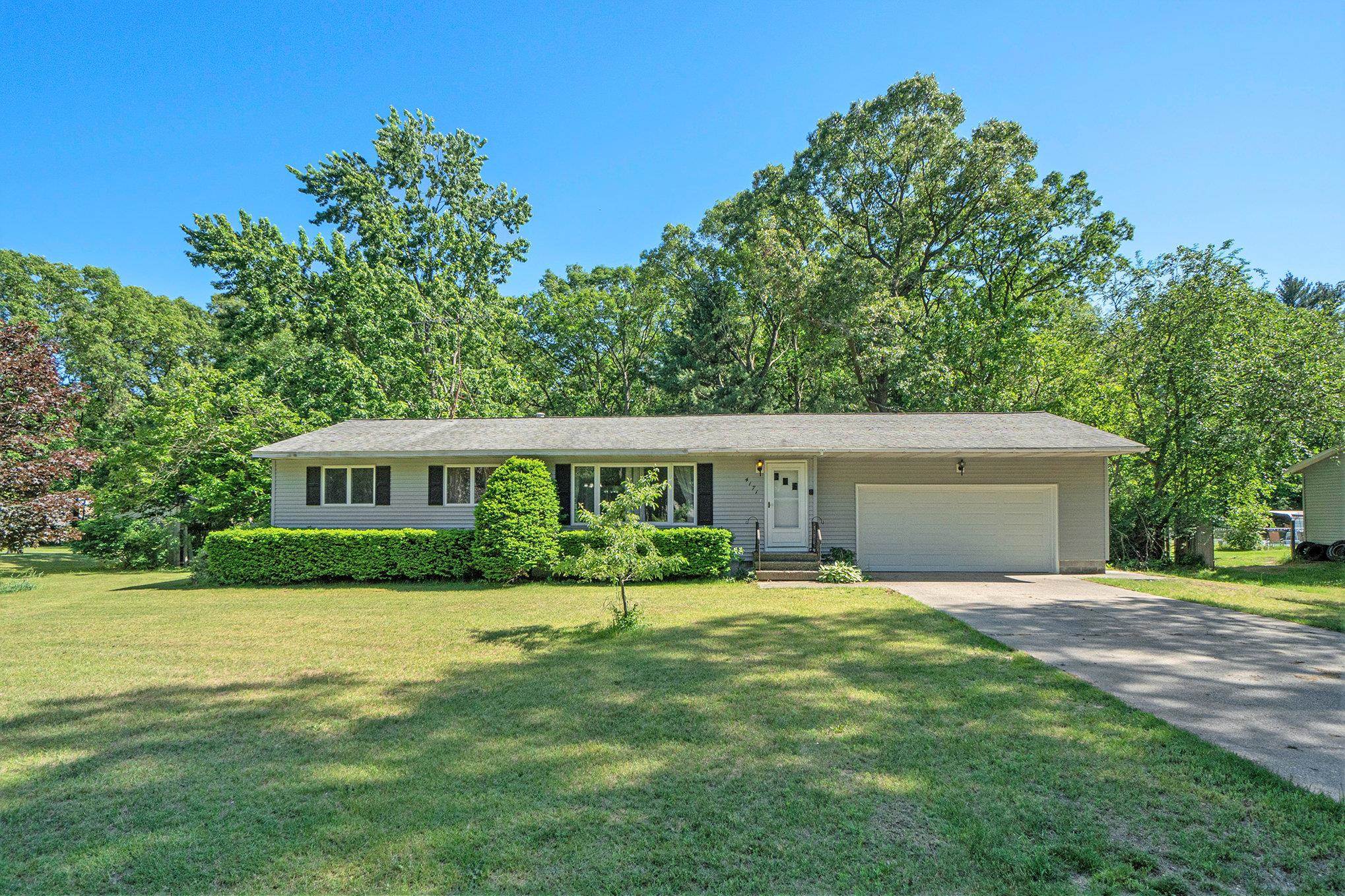 4171 MacArthur Road Muskegon, MI 49442 - Photo 2 of 26