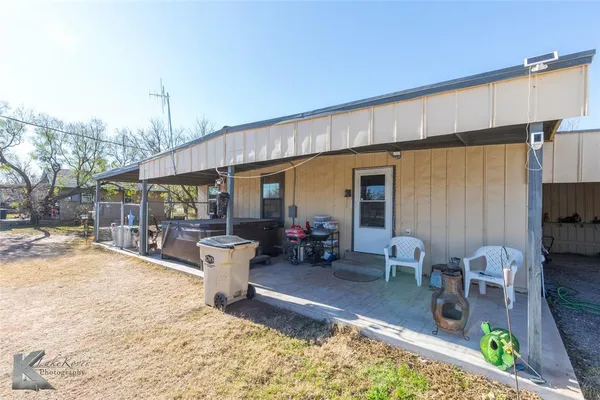 $299,900 | 576 McCartney Lane, Tye, TX 79563