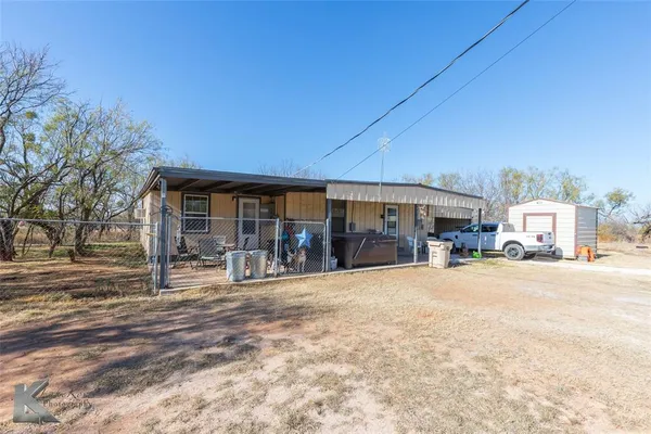 $299,900 | 576 McCartney Lane, Tye, TX 79563
