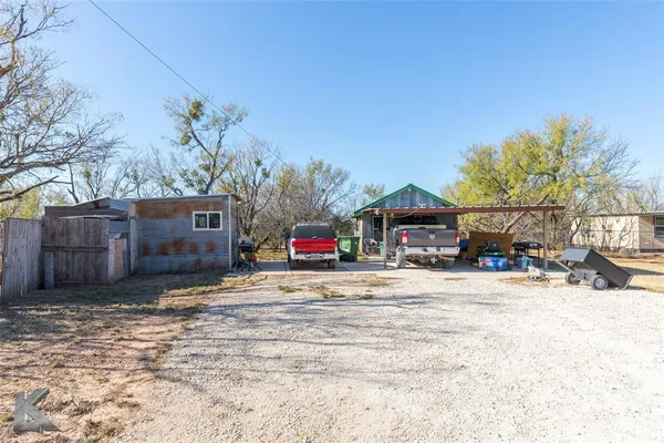 $299,900 | 576 McCartney Lane, Tye, TX 79563