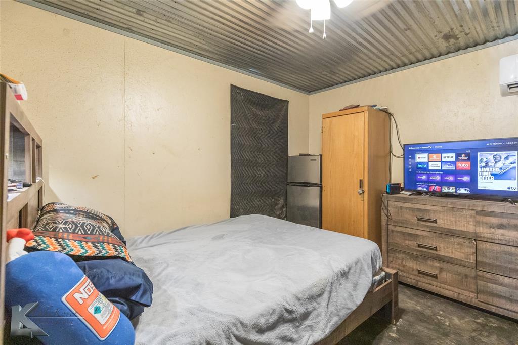 576 McCartney Lane Tye, TX 79563 - Photo 31 of 38 a bedroom with a bed and a dresser
