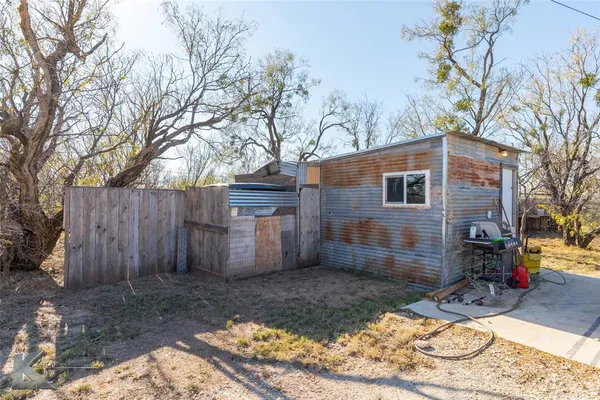 $299,900 | 576 McCartney Lane, Tye, TX 79563