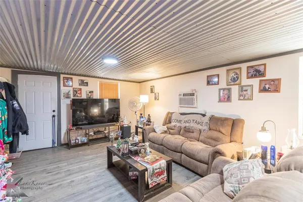 $299,900 | 576 McCartney Lane, Tye, TX 79563