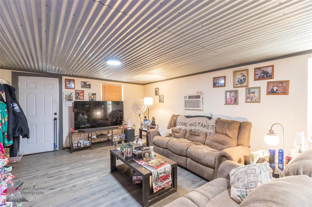 576 McCartney Lane Tye, TX 79563 - Photo 7 of 38 a living room with furniture and a flat screen tv