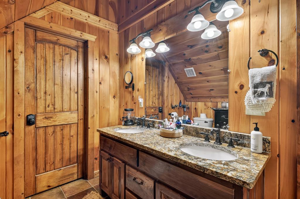 71 Rising Fawn Drive Mineral Bluff, GA 30559 - Photo 29 of 66 Upper Master ensuite