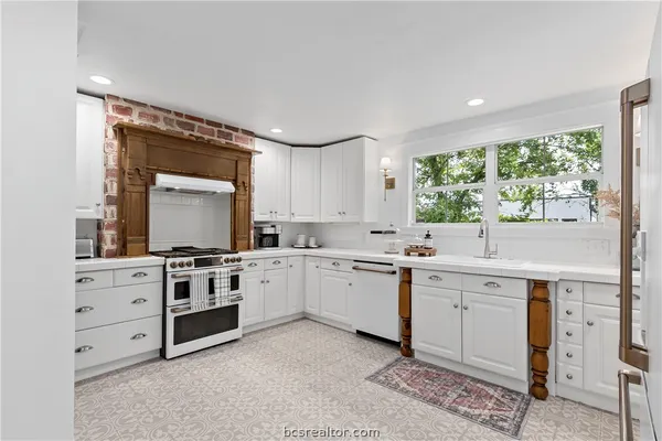$364,900 | 705 South Bryan Avenue, Bryan, TX 77803