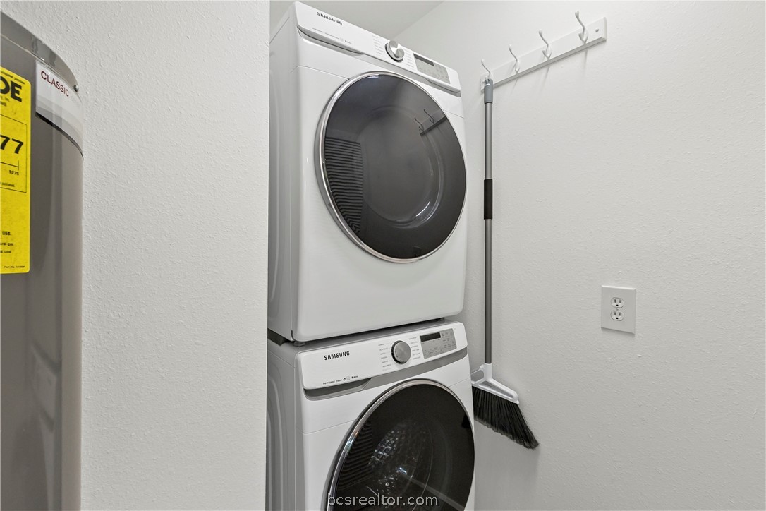 705 South Bryan Avenue Bryan, TX 77803 - Photo 31 of 47 a utility room with dryer and washer
