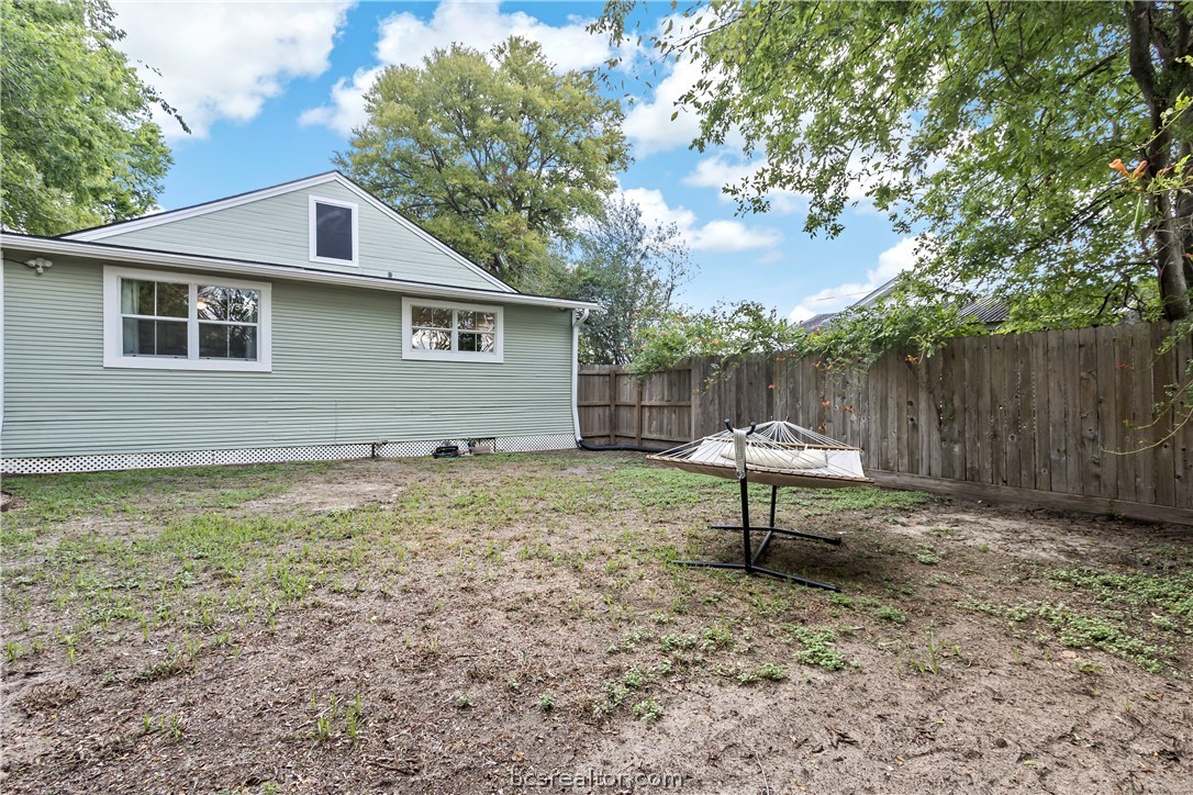 705 South Bryan Avenue Bryan, TX 77803 - Photo 43 of 47 a backyard of a house with table and chairs