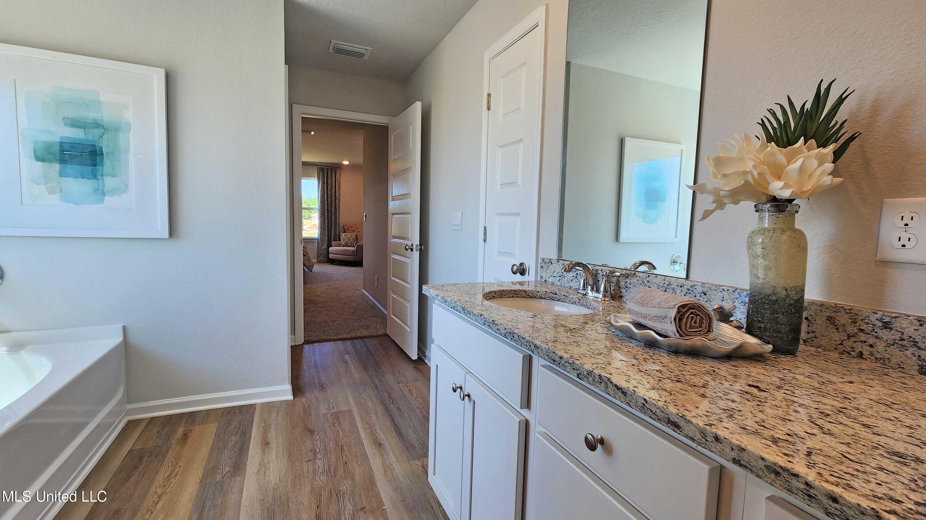 13439 Pond Ridge Way Gulfport, MS 39503 - Photo 16 of 25 14Primarybath