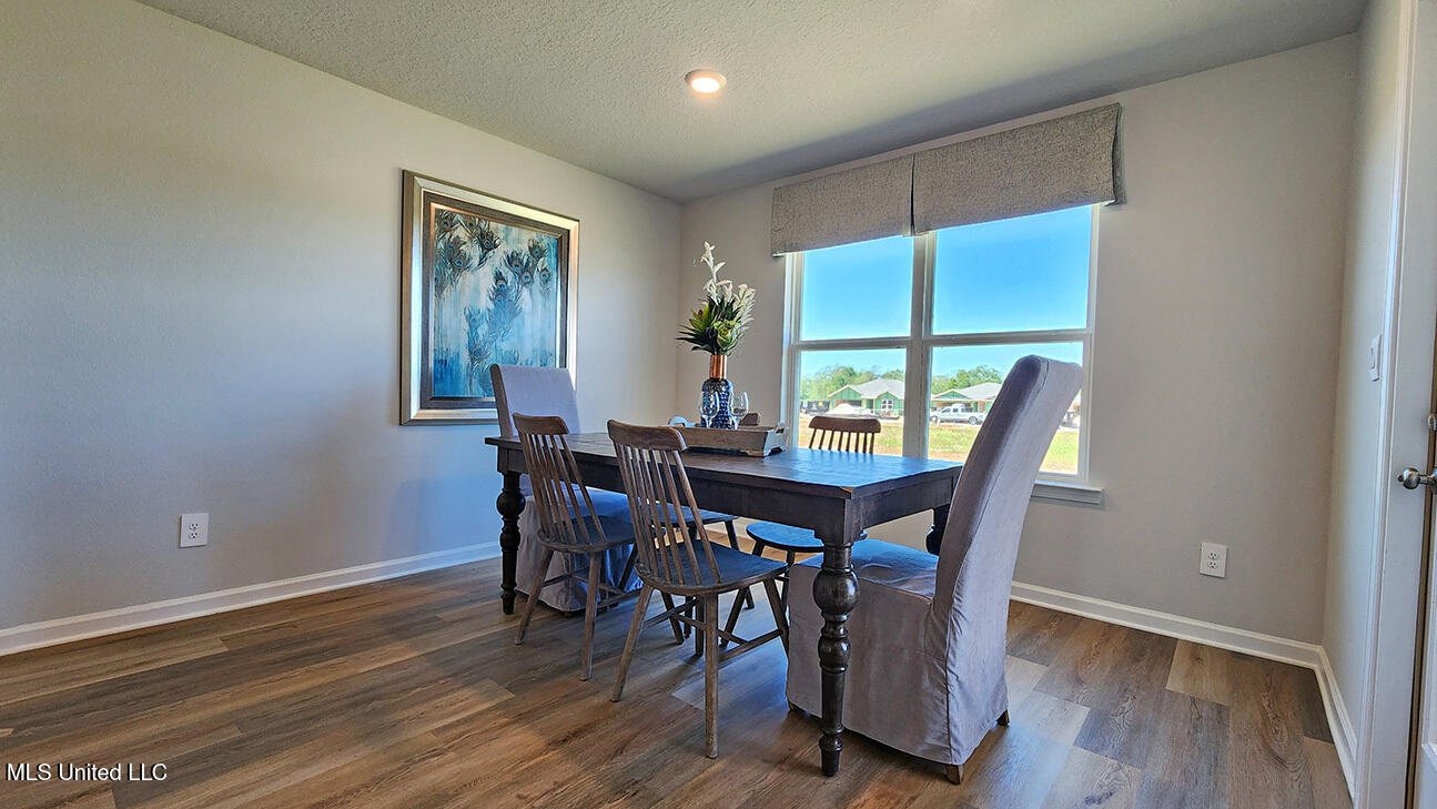 13439 Pond Ridge Way Gulfport, MS 39503 - Photo 9 of 25 08Dining_room
