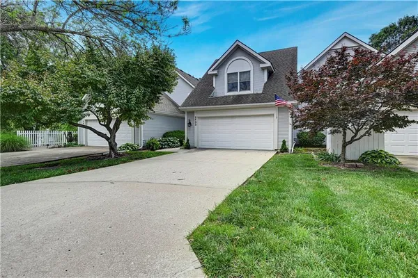$499,000 | 2433 West 137th Place, Leawood, KS 66224