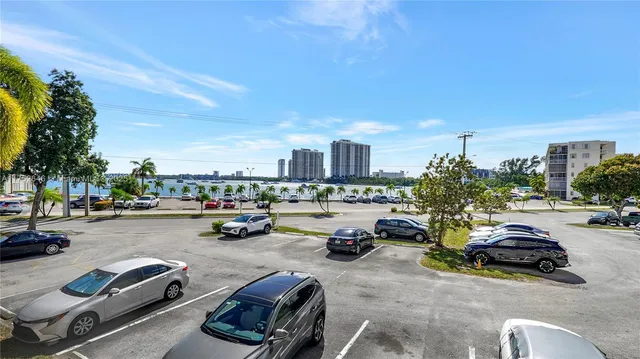 a view of entryway with livingroom