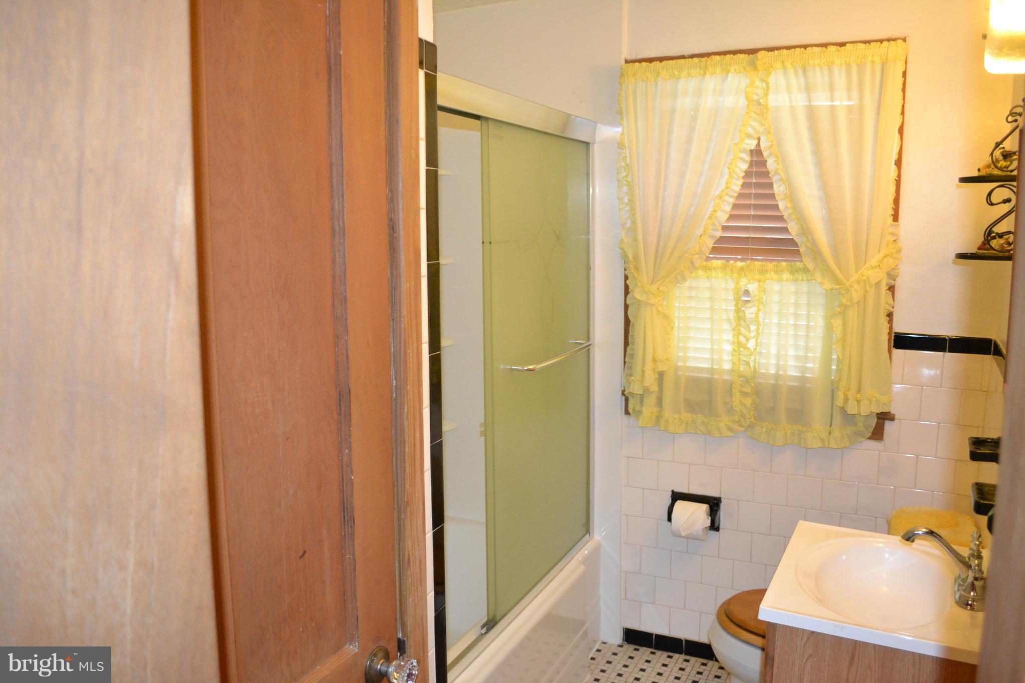 226 West Meadow Road Baltimore, MD 21225 - Photo 12 of 21 Charming Bathroom