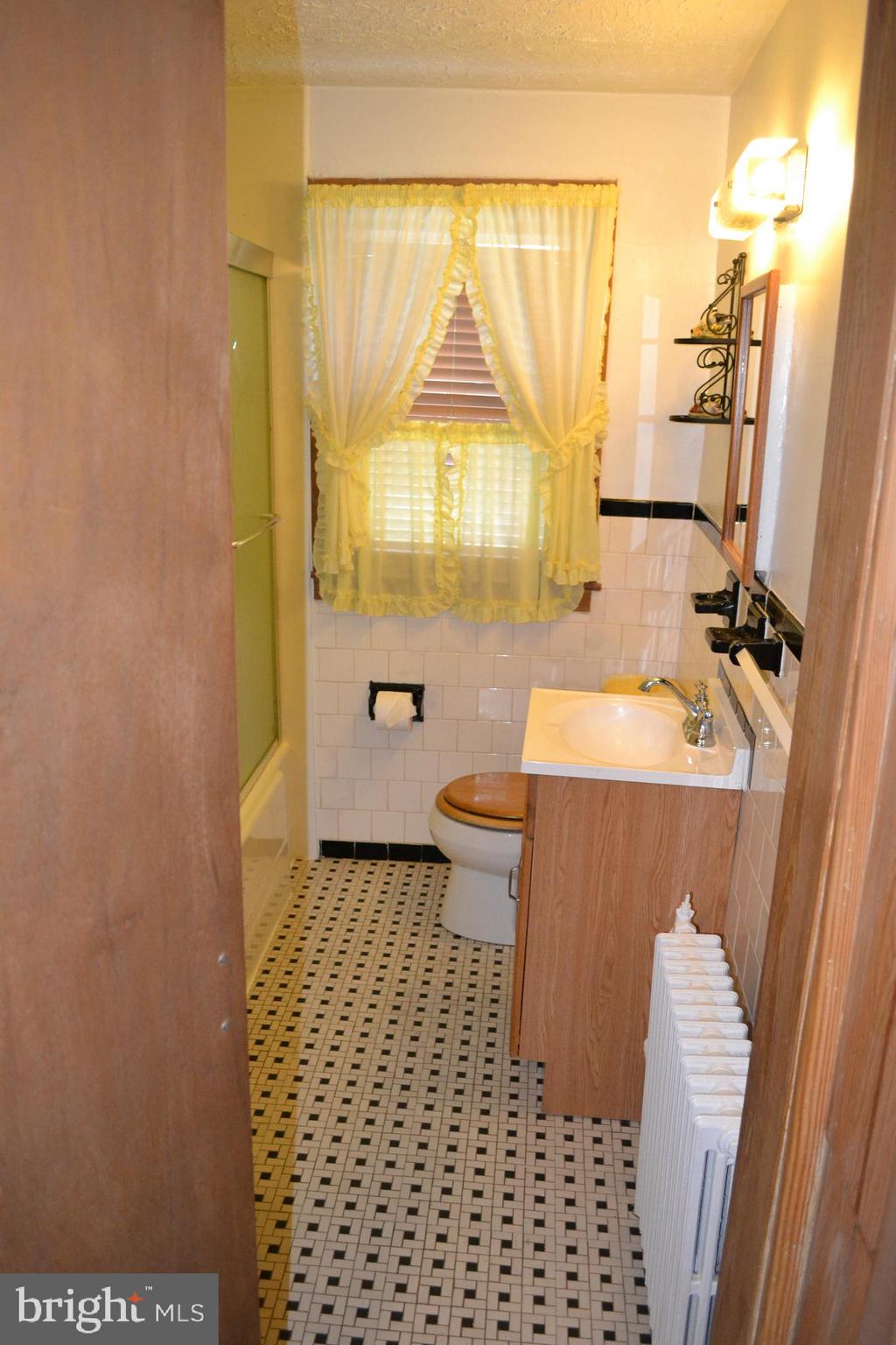 226 West Meadow Road Baltimore, MD 21225 - Photo 13 of 21 Flexible Tiles