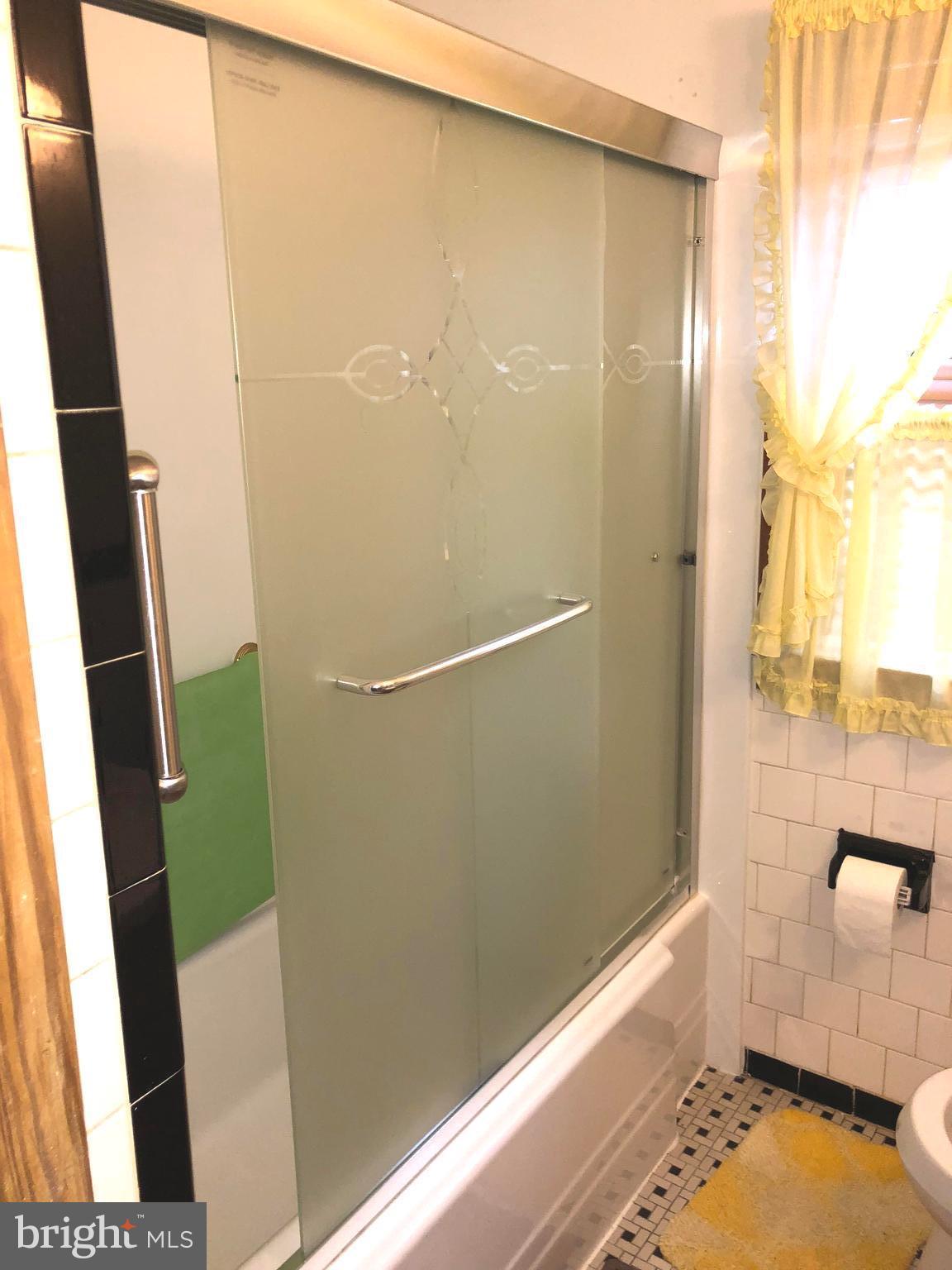 226 West Meadow Road Baltimore, MD 21225 - Photo 15 of 21 Bath with Glass Shower Doors