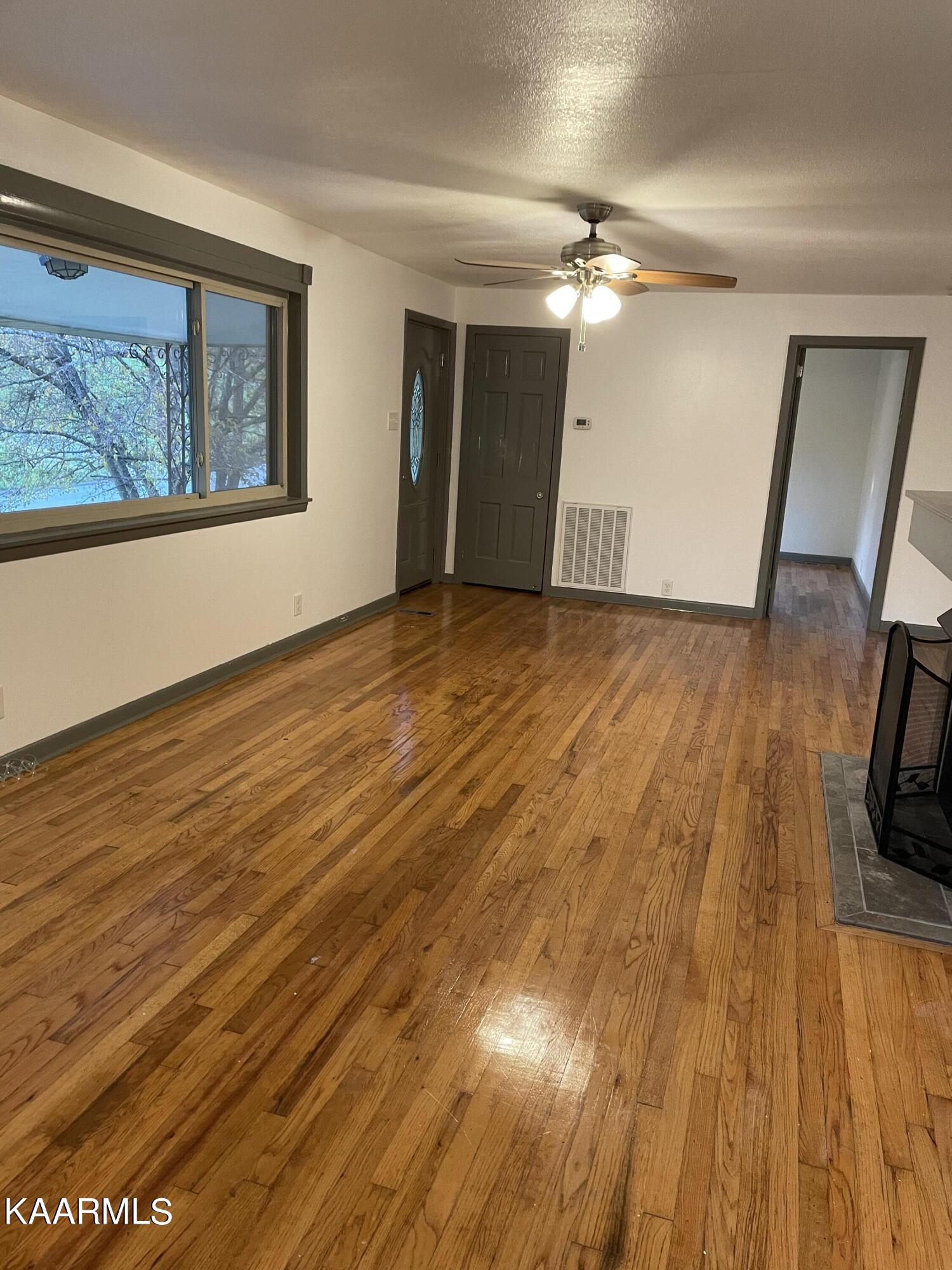 108 California Avenue Oak Ridge, TN 37830 - Photo 7 of 47 7E596996-2EE5-4186-B560-F60635D096BF