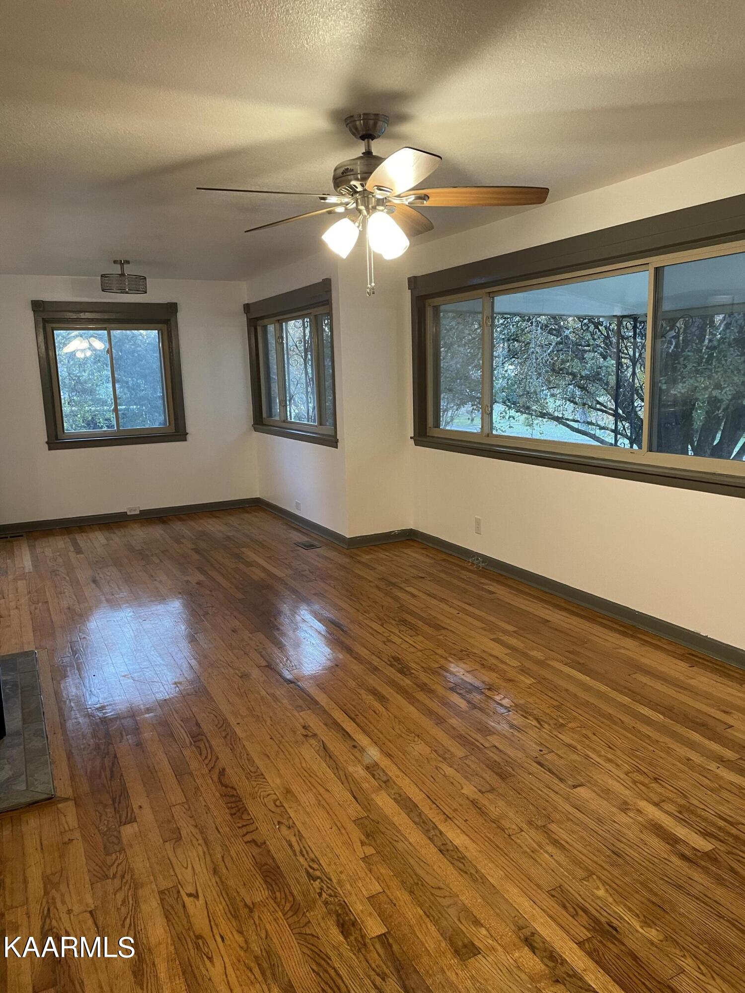 108 California Avenue Oak Ridge, TN 37830 - Photo 8 of 47 8507D095-1460-48CF-8B26-43BD5ECDE1E1