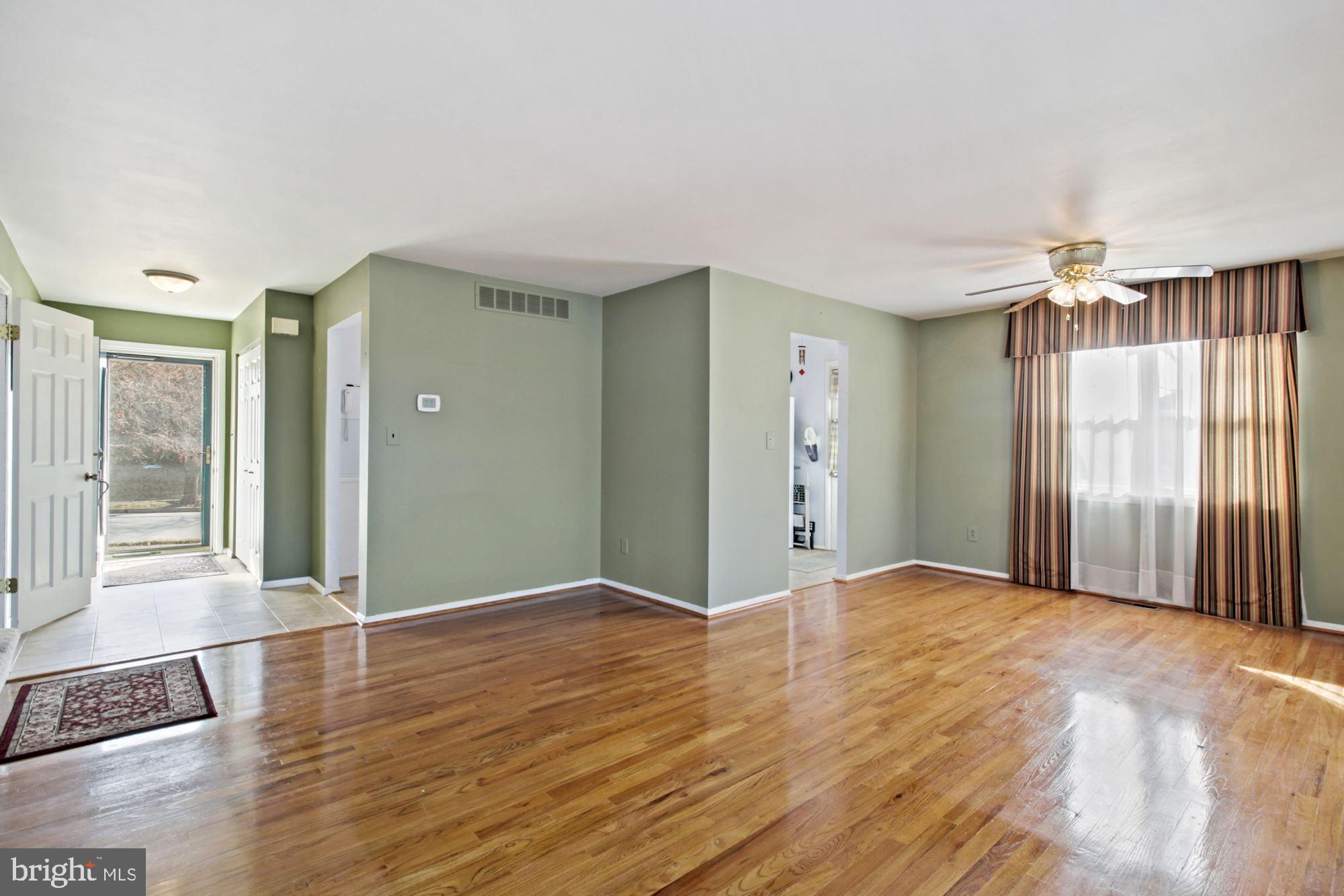 4601 Vicky Road Baltimore, MD 21236 - Photo 8 of 51 Living/Dining