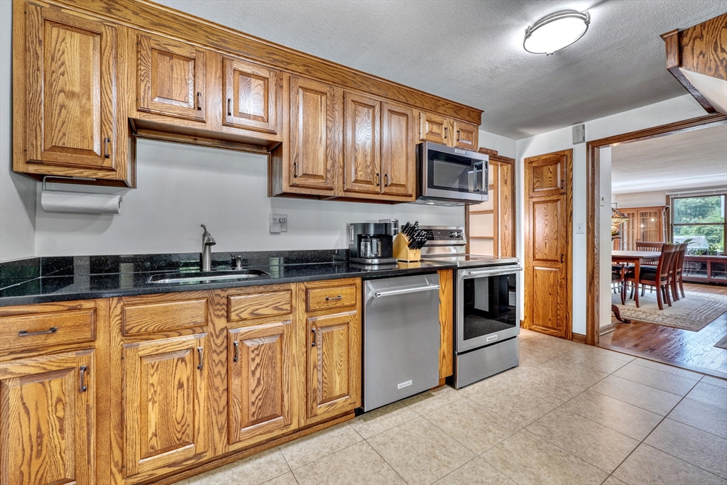 6 High Plain Circle Sharon, MA 02067 - Photo 7 of 40