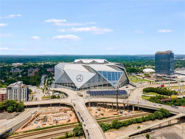 a view of an entrance of the house
