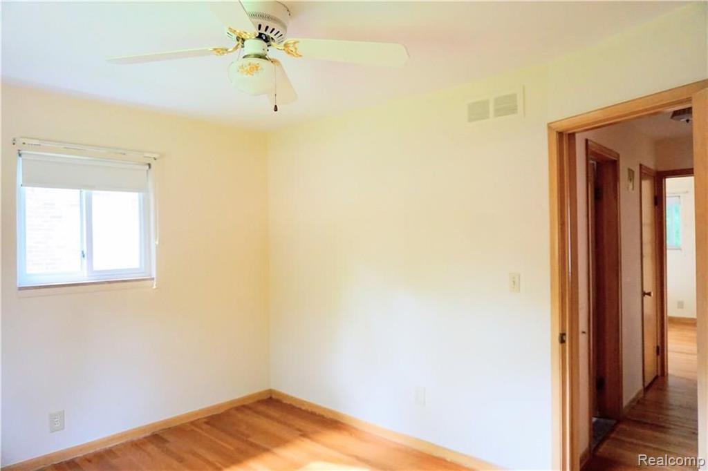 902 Hampton Road Grosse Pointe Woods, MI 48236 - Photo 43 of 47