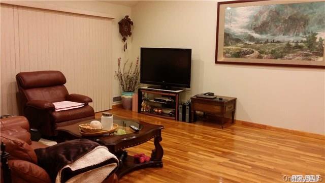 14 Brookfield Road Valley Stream, NY 11581 - Photo 1 of 1 Liv Rm