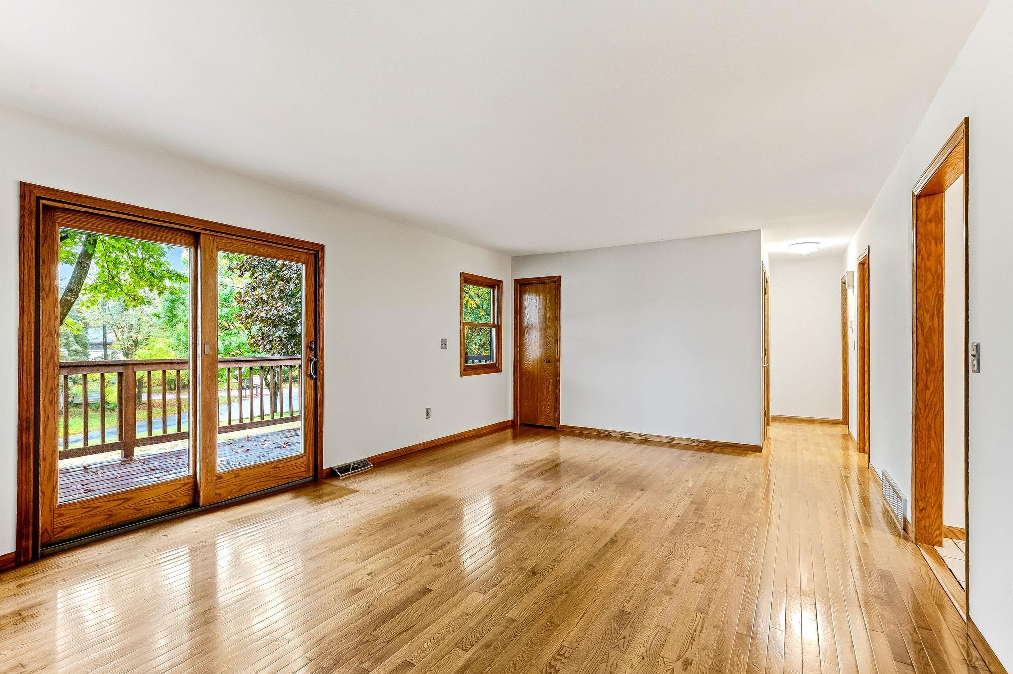 727 Riverside Drive North Hudson, WI 54016 - Photo 6 of 33 Gallery Image 6