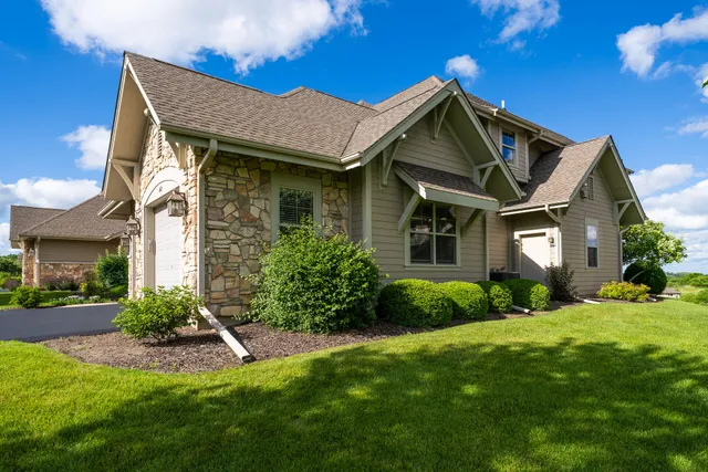 $675,000 | 642 Eagleton Drive, Unit 5528, Geneva, WI 53147