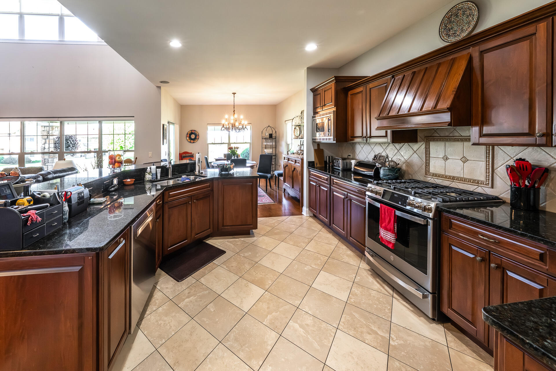 642 Eagleton Drive, Unit 5528 Geneva, WI 53147 - Photo 9 of 38 Kitchen