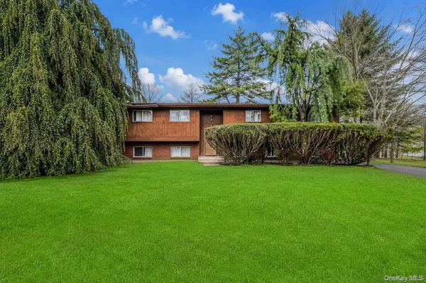 $1,199,000 | 12 Woodwind Lane, Spring Valley, NY 10977