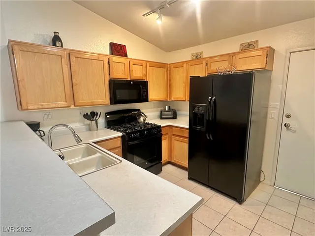 $1,995 | 9708 Fionna Lane, Unit 101, Las Vegas, NV 89129