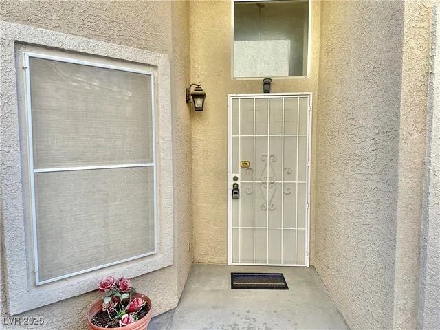 $1,995 | 9708 Fionna Lane, Unit 101, Las Vegas, NV 89129