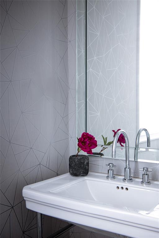 5947 Lupton Drive Dallas, TX 75225 - Photo 15 of 39