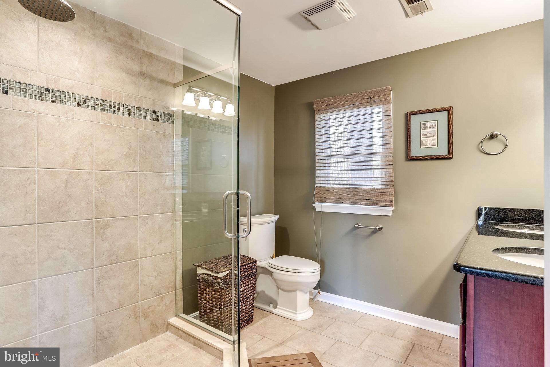 165 River Road Pasadena, MD 21122 - Photo 22 of 36 Master Bath