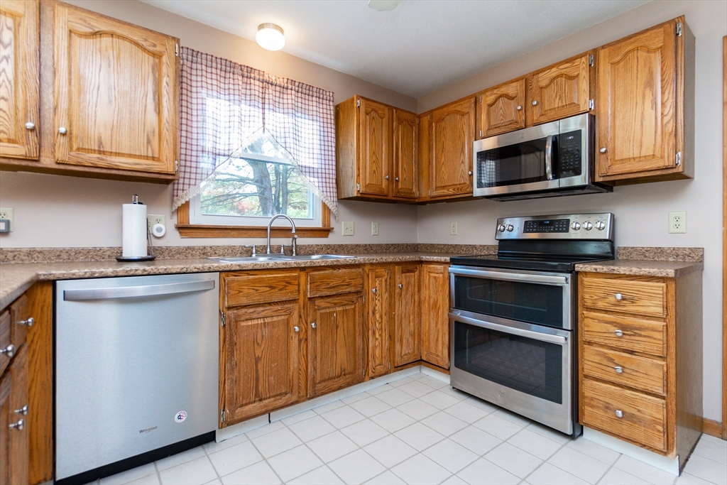 583 Elder Ballou Mtg House Road Woonsocket, RI 02895 - Photo 13 of 42 Gallery Image 13