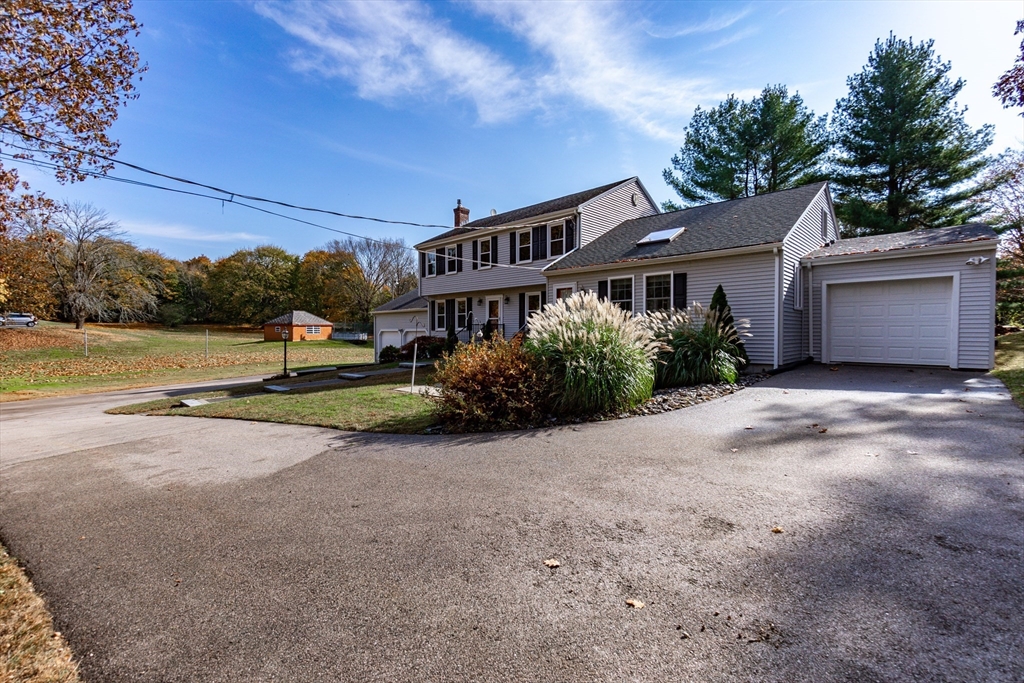 583 Elder Ballou Mtg House Road Woonsocket, RI 02895 - Photo 4 of 42 Gallery Image 4