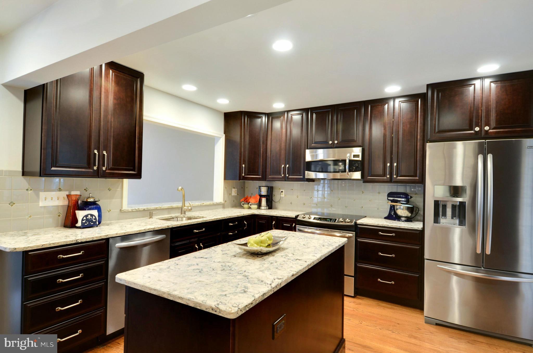 10848 Game Preserve Road Gaithersburg, MD 20879 - Photo 8 of 30 Drop Dead Gorgeous Gourmet Kitchen