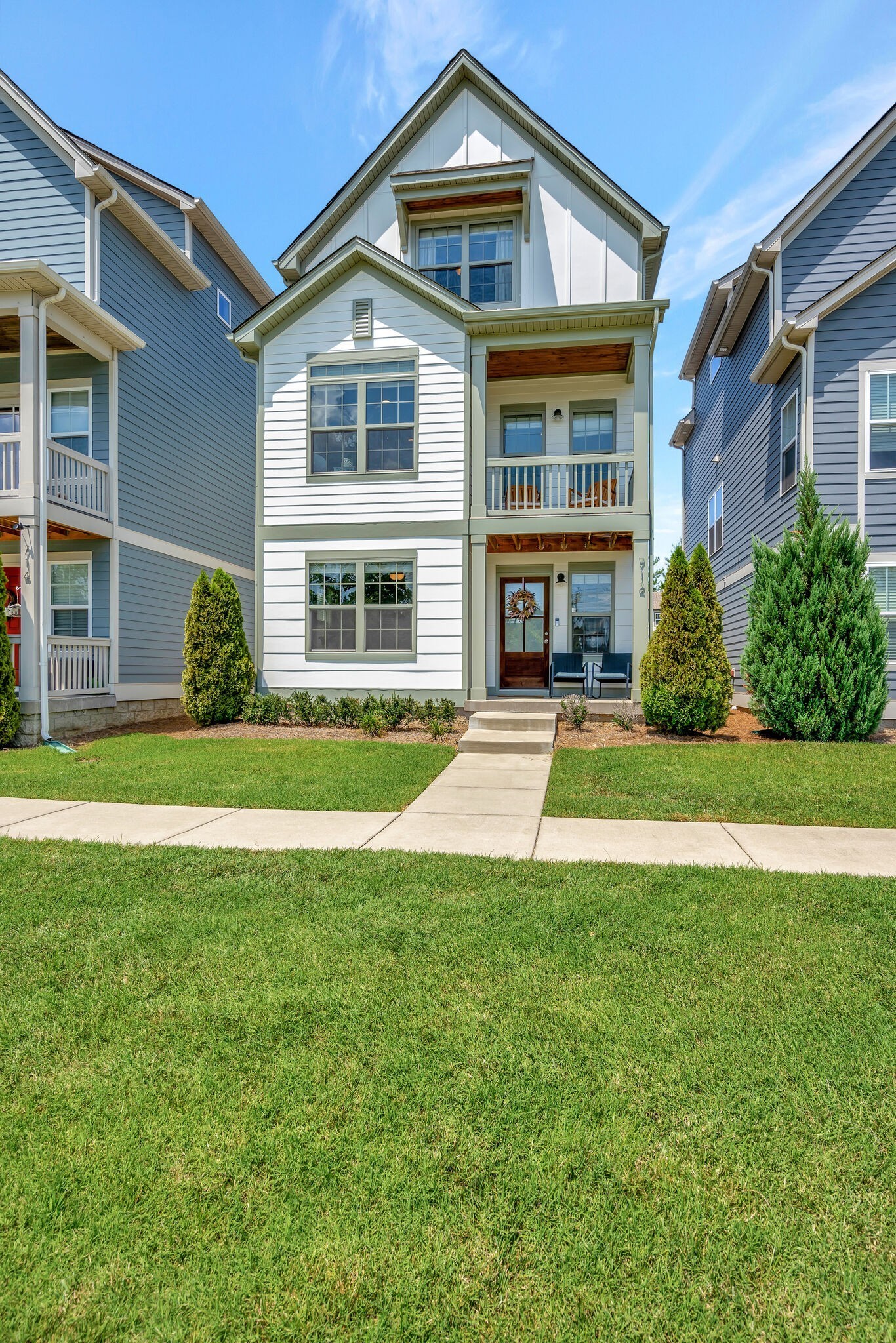 712 Bellevue Road Nashville, TN 37221 - Photo 25 of 31 a front view of a house with a yard
