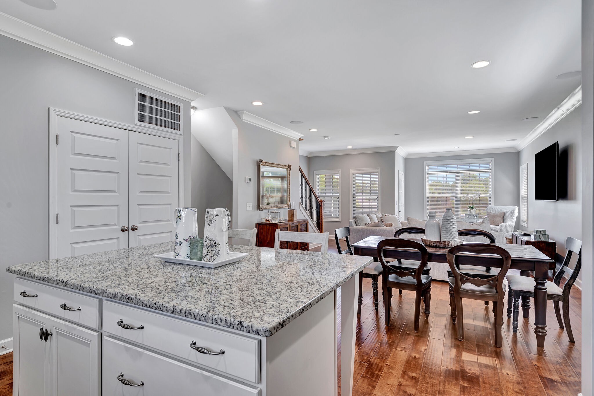 712 Bellevue Road Nashville, TN 37221 - Photo 9 of 31 a kitchen with granite countertop a table and chairs