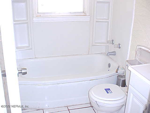 1076 Rhonda Road Jacksonville, FL 32254 - Photo 5 of 8 bath