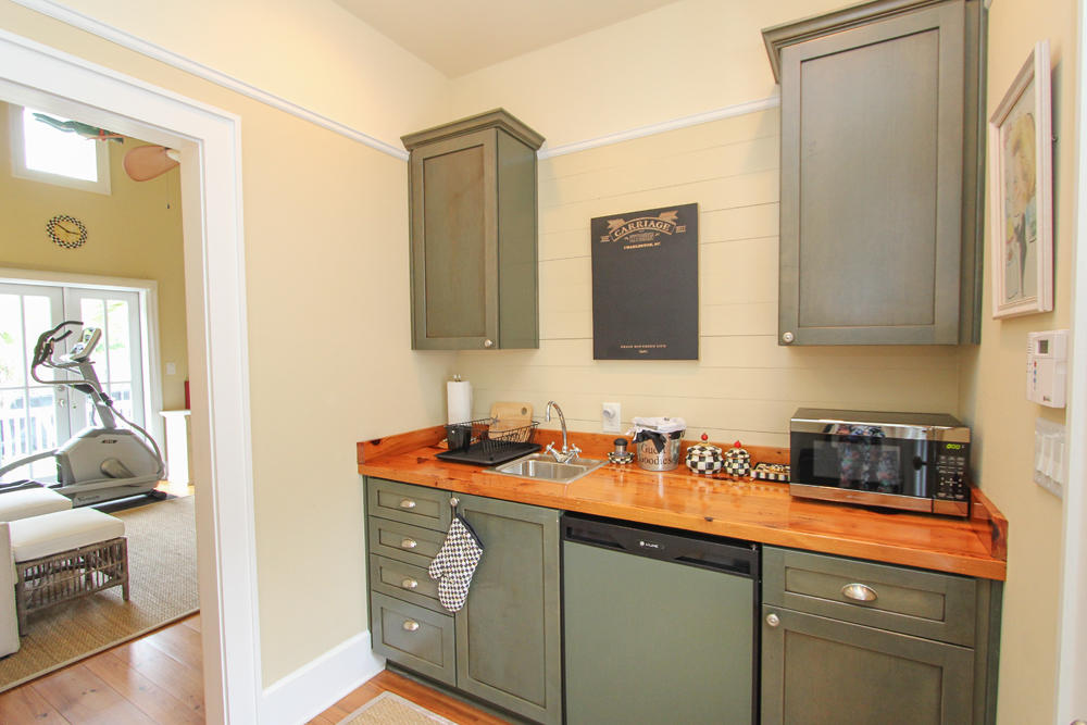 230 Ponsbury Road Mount Pleasant, SC 29464 - Photo 21 of 23 Carriage house kitchen