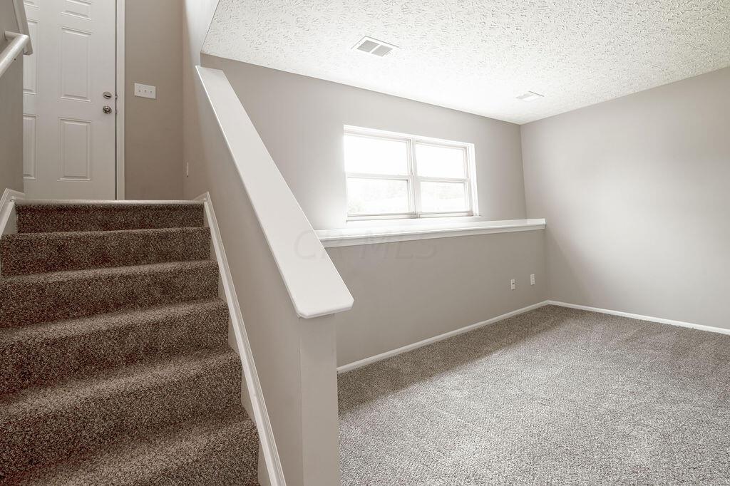 2356 Edmonton Road Columbus, OH 43229 - Photo 2 of 20 R1 (2)