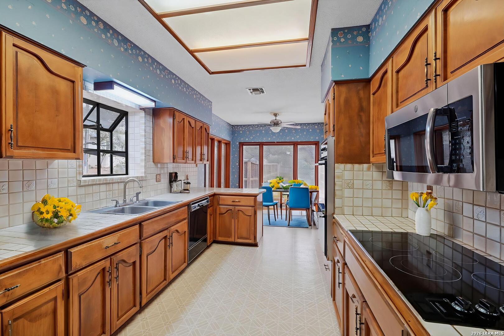 2031 Riva Ridge Street San Antonio, TX 78248 - Photo 4 of 38