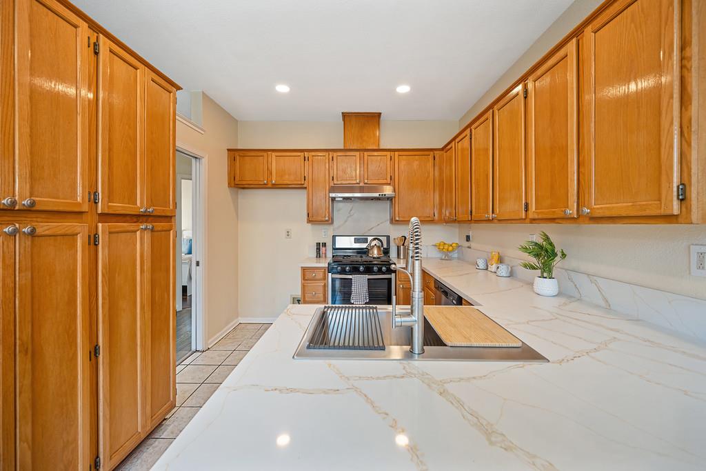 5621 Elk Spring Way Elk Grove, CA 95758 - Photo 15 of 35