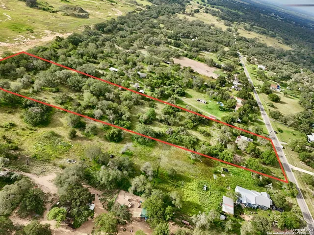 a view of a large yard