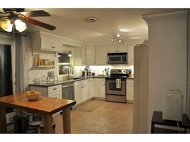 37 Myrna Road Warwick, RI 02818 - Photo 8 of 25 Kitchen.