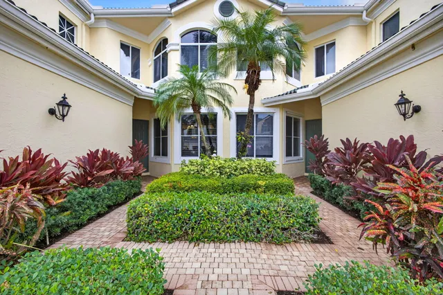 $855,000 | 113 Palm Point Circle, Unit A, Palm Beach Gardens, FL 33418