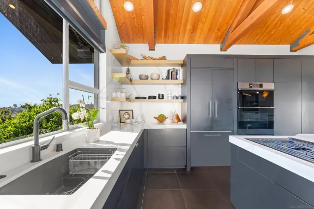 $4,495,000 | 5259 Pacifica Drive, San Diego, CA 92109