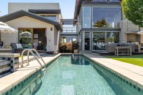 $4,495,000 | 5259 Pacifica Drive, San Diego, CA 92109